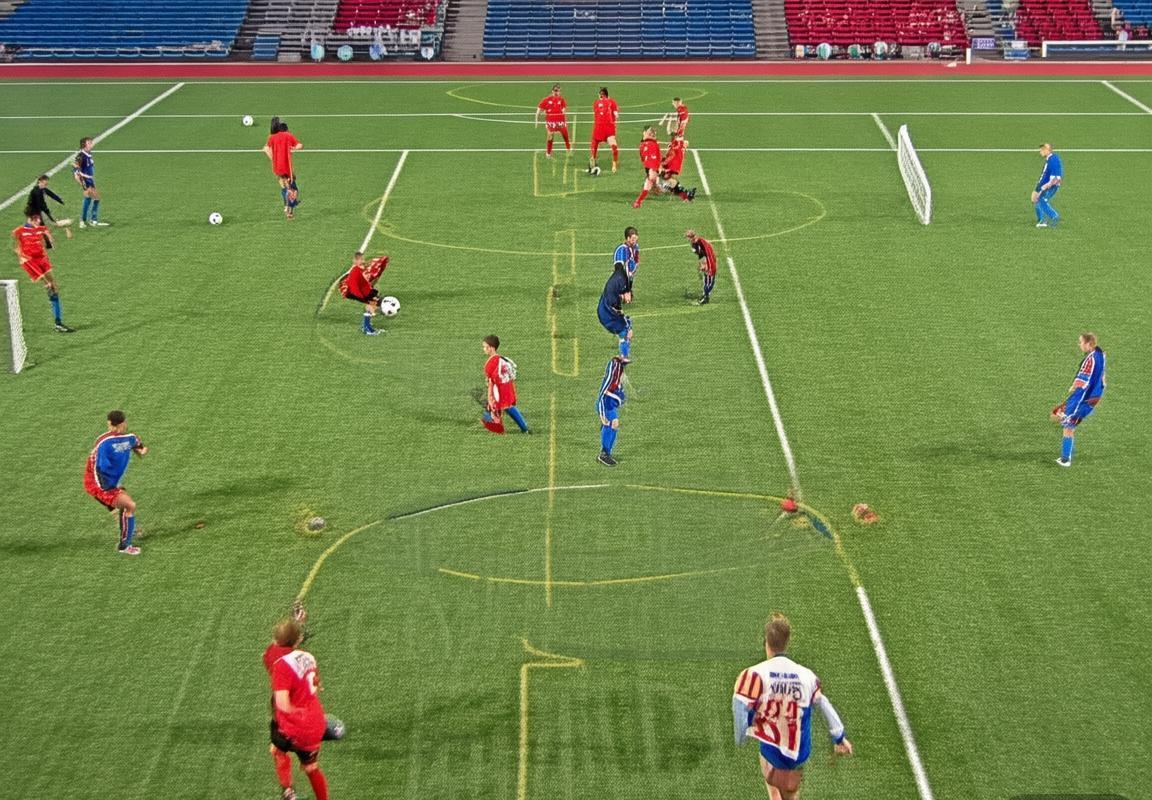 班菲尔德VS坦珀利：巅峰对决解析与精彩瞬间回顾(图1)