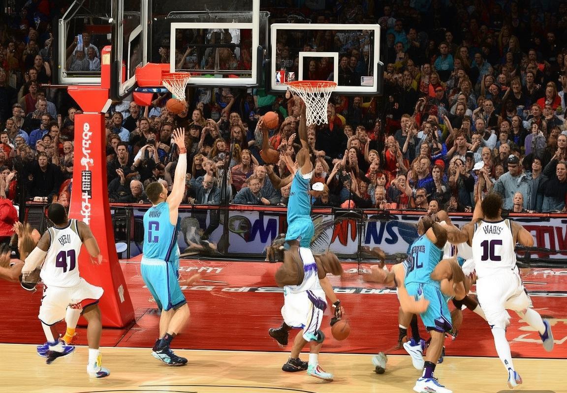 2016年NBA奇才黄蜂巅峰对决：战术与星光对决回顾(图1)